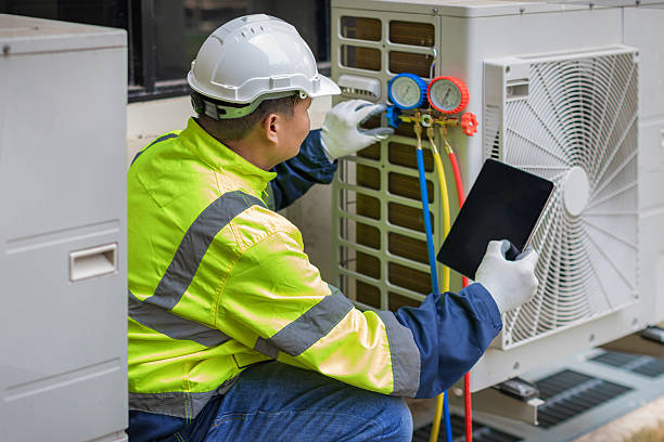 Professional Hvac Installation technician working in Rosharon, TX